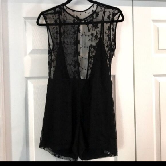4 SIENNA open back lace romper black - Picture 1 of 4